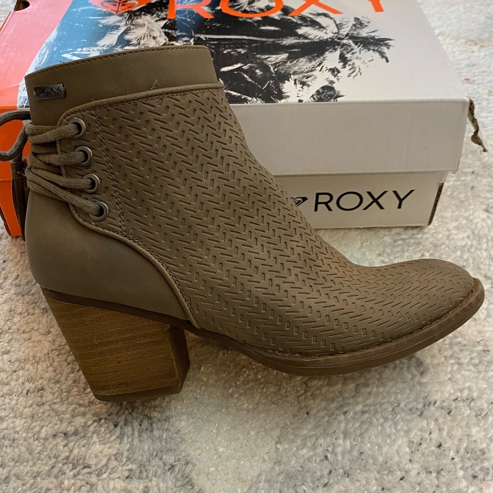 Roxy boots.